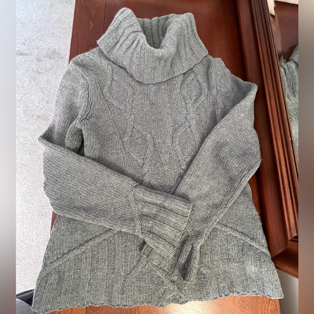 Lambswool wool turtleneck sweater gray